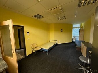 Prízemný obchodný priestor - na služby aj na office