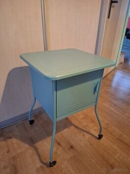 Retro stolík v dobrom stave