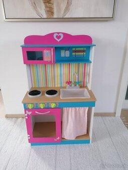 Drevená detská kuchynka