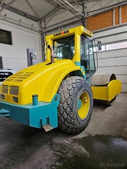 Predám vibračny válec Ammann sc 150 - 1