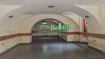 Kaštieľ  v Maďarsku s veľkým pozemkom- 112 600,-Eur