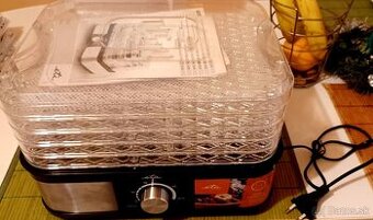 Takmer nová suščka ovocia, zeleniny a húb