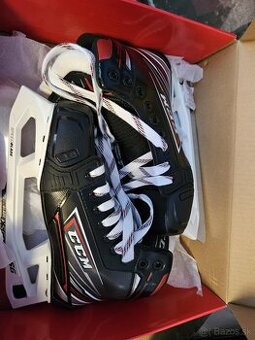 Brankárske korčule CCM JETSPPED FT480 - junior 5ky nové