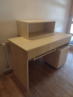 Písací stôl / stolík na počítač