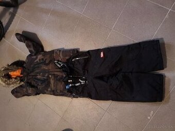 Lyžiarské nohavice a bundy