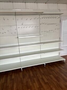 Regále a pulty do predajne na predaj