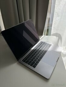 Macbook Pro 13-inch 2017 - 1