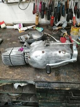 Motor na jawu pionier 555