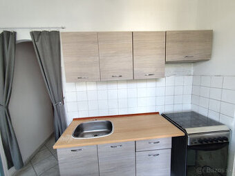 Slnečný 1-izbový zariadený byt Nová Dubnica na prenájom