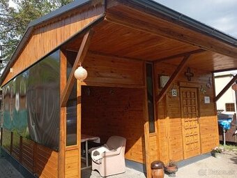 Chaka v areáli termálneho kúpaliska Chalmová