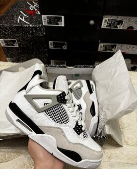 Air Jordan 4 Retro - Military Black