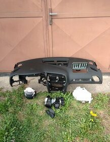 Audi a4 b8 sada airbagov poskodena