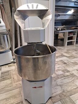 Mixer na cesto