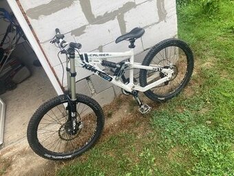 zjazdový bicykel KTM Caliber - 1