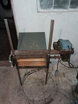 Mlyncek na hrozno s elektrickym pohonom 380V