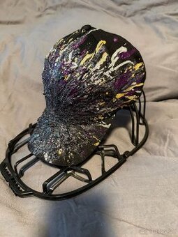 DARKNESS cap od maliara Mareka Pavlíčka s certifikátom pravo