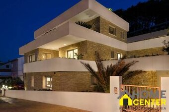 KRÁSNA MODERNÁ VILA  /400 m²/ s výhľadom na more, mesto BRAČ