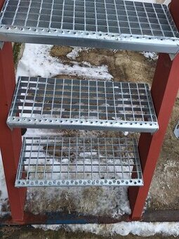 Pozinkované schody 60cm×24cm