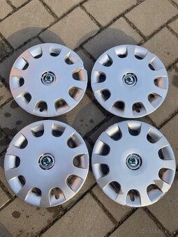 Puklice,kryty kolies Škoda r15"