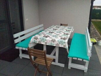 Masívny bukový stôl a 2 lavice - sedenie na terasu