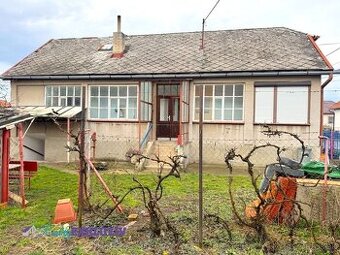 Na predaj zachovalý rodinný dom s väčším pozemkom v obci Buš