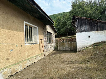REZERVOVANÝ Rodinný dom v tichej obci Ráztoka