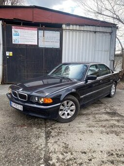 Predám BMW E38 735i V8