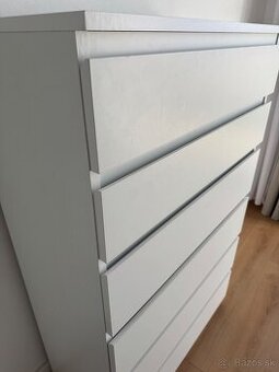 Biela komoda JYSK