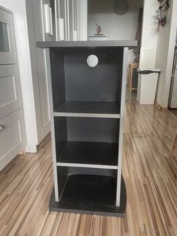 Skrinka na menšie akvárium