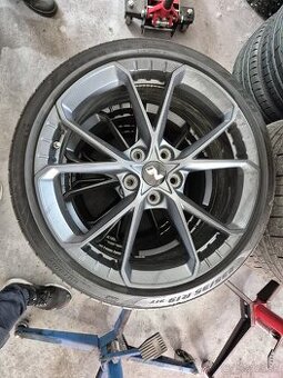 Pirelli P Zero 235/35 r19 91Y