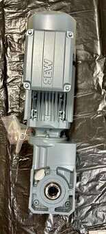 Elektromotor s prevodovkou SEW