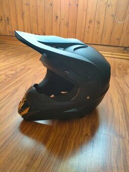 Enduro prilba, helma
