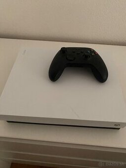 Xbox One X 1TB + ovládač