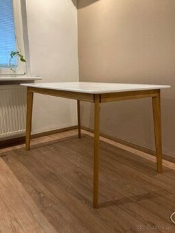 Predám jedálenský stôl JEGIND – biela/prírodná, 130×80 cm (J
