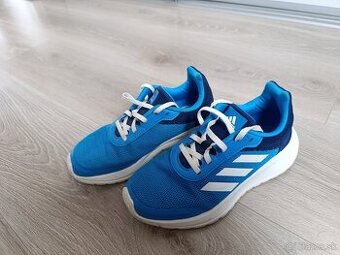 Chlapčenské botasky Adidas, veľ. 35