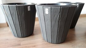 3ks stredne veľké, nové plastové črepníky