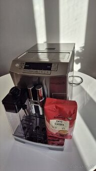 Pekný kávovar DeLonghi Primadonna S