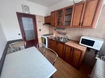 NOVINKA 3 izbový byt na prízemí, čiastočne zariadený, s balk - 1