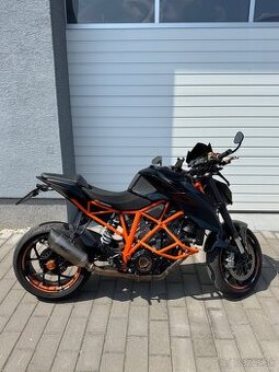 Predám KTM 1290 Super Duke iba 11 790 km, doplnky