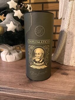 DIPLOMÁTICO rum
