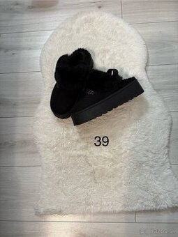 Čierne cizmy ugg