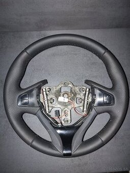 Multifunkčný kožený volant Renault