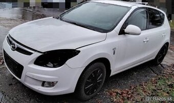 HYUNDAI i30 1.4 2009 Predám NÁRAZNÍK, DVERE, KAPOTA, ZADNé S
