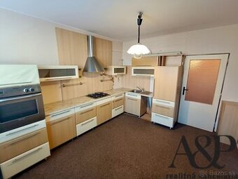 NA PREDAJ 1 IZB. BYT, 37M2, UL. PRI KAŠTIELI, HOLÍČ