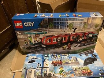 Lego City 60423 Električka a zastávka v centre mesta