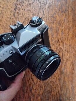 Kinofilmový fotoaparát Zenit ET, objektív Helios 44-2