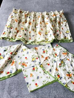 Kvietkovaný záves s 3 obrusmi