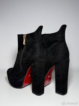 Čierne semišové čižmy