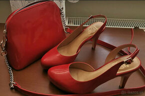 Červené topánky s kabelkou a béžové topánky - 1