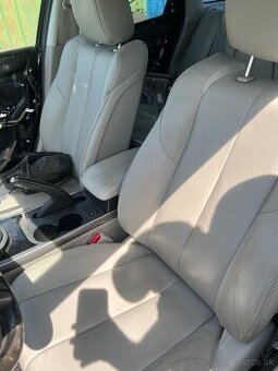 Mazda CX7 interiér sedačky